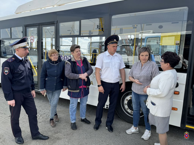 Волгоградские полицейские провели беседу с водителями общественного транспорта